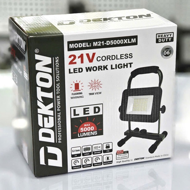 Đèn công trình dùng pin dekton m21-d5000xlm