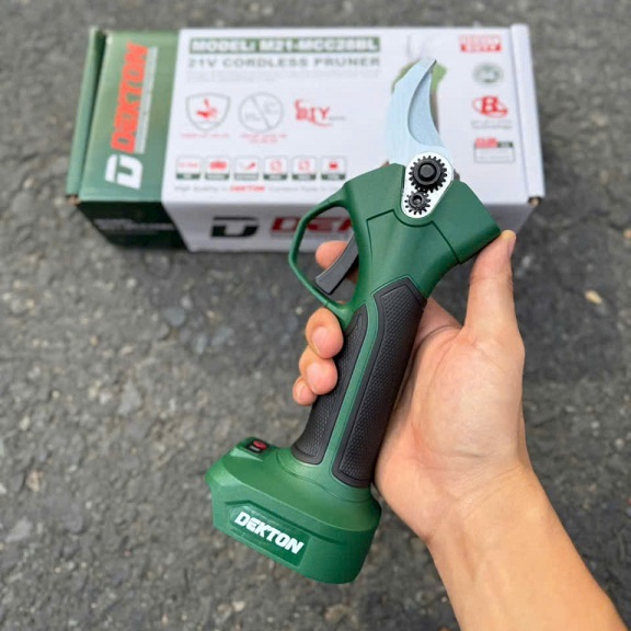 kéo cắt cành pin dekton m21-mcc28bl