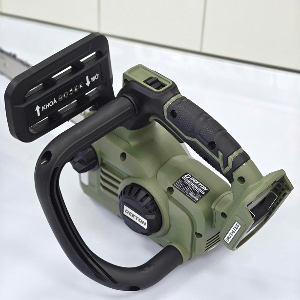 Máy cưa xích dùng pin 21V DEKTON M21-CX1201XPRO 2 Máy cưa xích dùng pin 21V DEKTON M21-CX1201XPRO